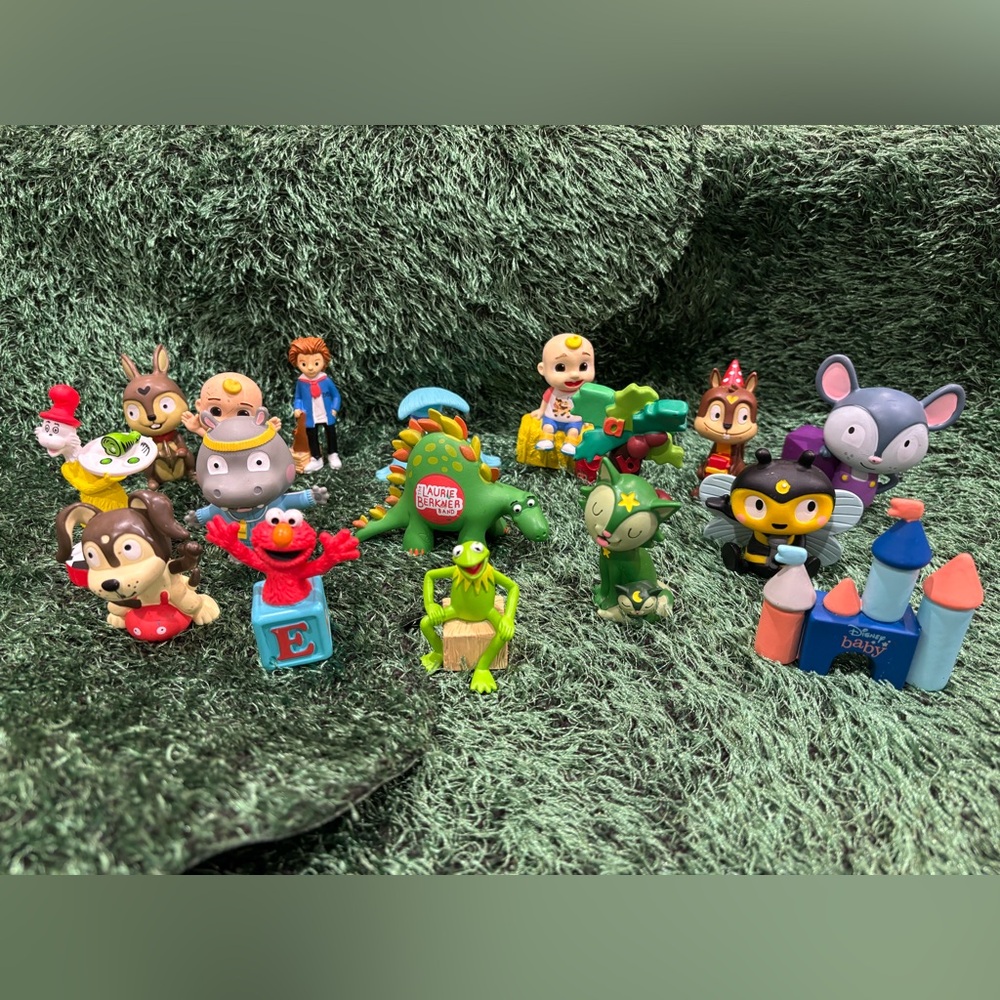 17 Total - Vibrant Action Figure Playset for Kids